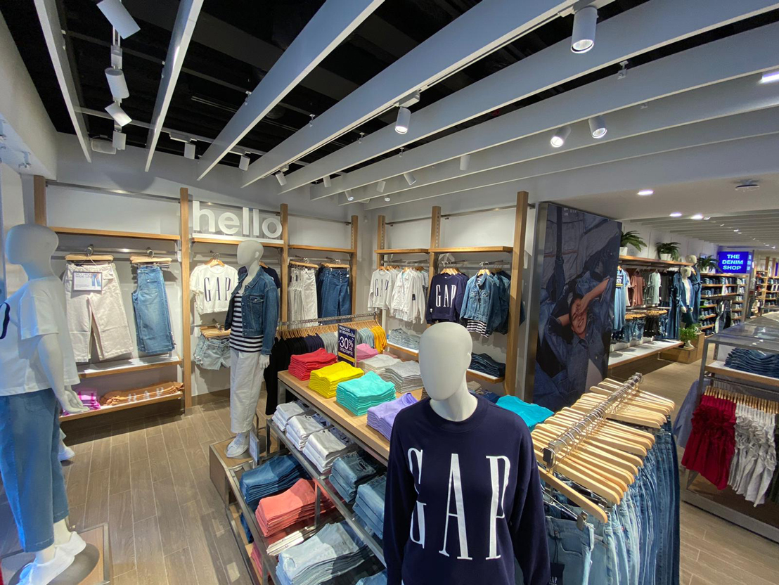 Hello, Barcelona! Gap Opens Its First Freestanding Store in Spain | Gap ...